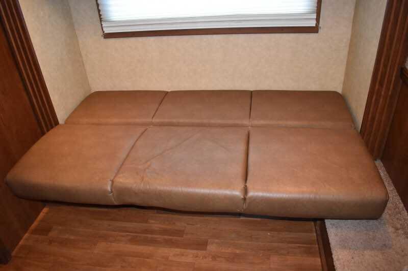 2014 Shadow 7208GLQ 2 Horse Trailer with 8′ Short Wall image 14