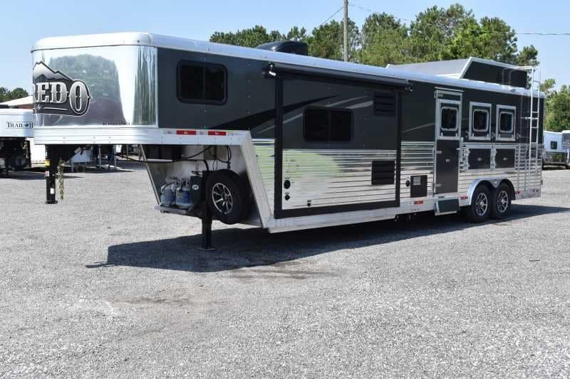 2020 Bison Laredo 3 Horse Trailer with 11′ Short Wall image 7