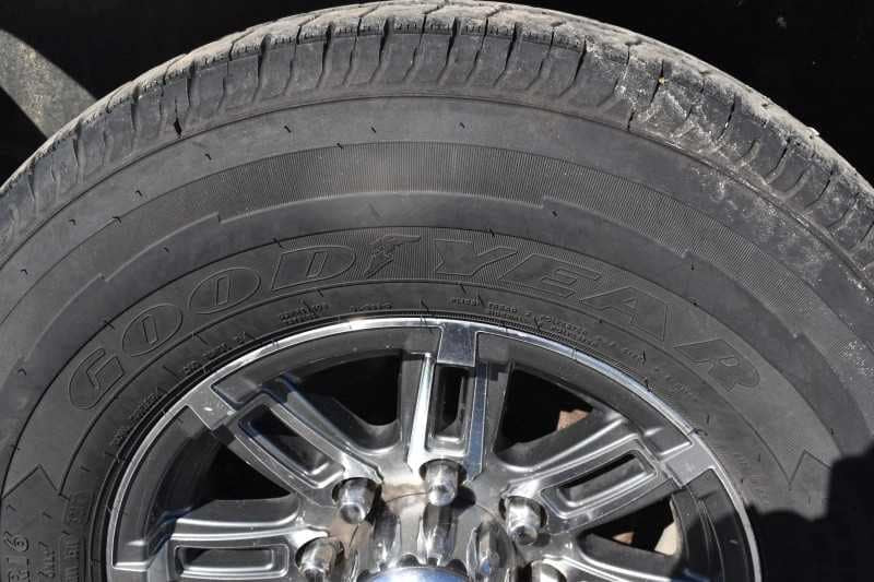 2015 Lakota 8411GLQ 4 Horse Trailer with 11′ Short Wall image 27