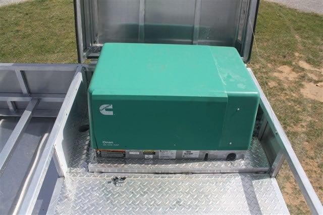 2019 Lakota Charger 4 Horse LQ with 15′ Short Wall image 28