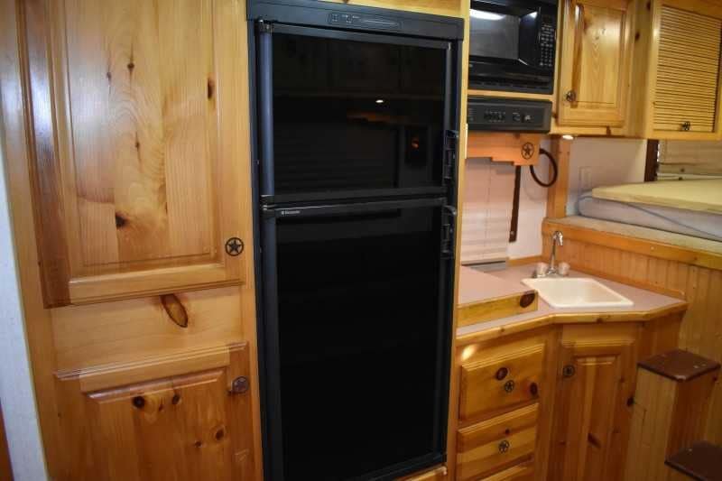 2003 Bloomer 8414LQ 4 Horse Trailer with 14′ Short Wall image 12