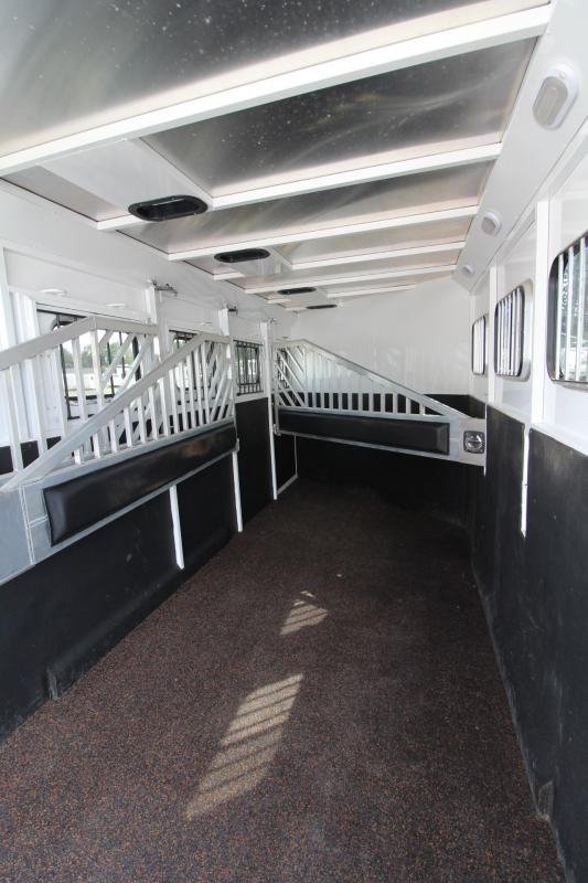 2019 Trails West Manufacturing Classic II 4 Horse Trailer image 9