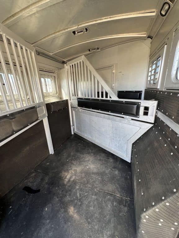 2009 Platinum Coach 3 H 16′ SW w/Outlaw Conversion image 16