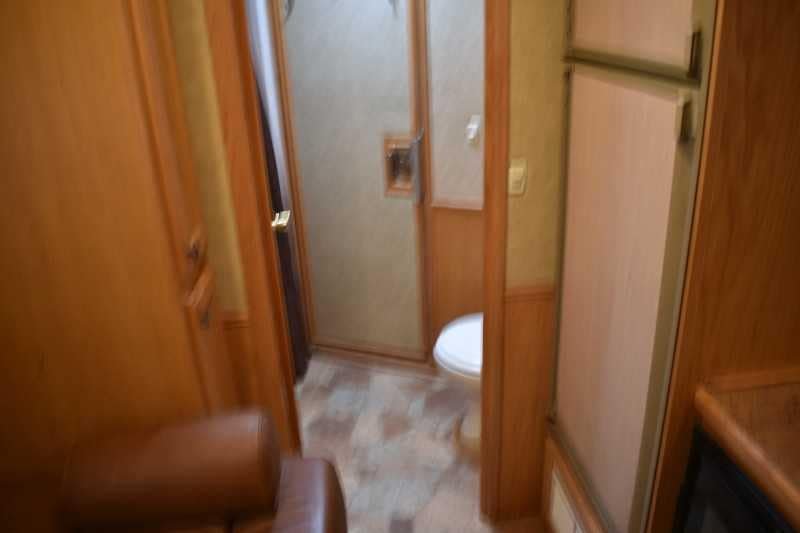 2006 Platinum 8410LQ 4 Horse Trailer with 9′ Short Wall image 13