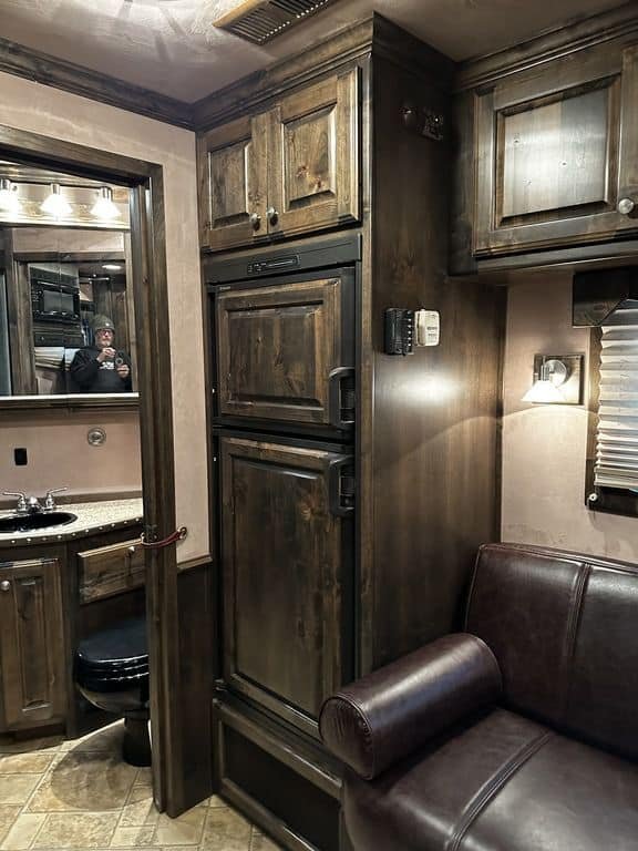 2009 Bloomer Trailers Evolution 10th Anniversary Edition 3-H 11′ LQ image 8