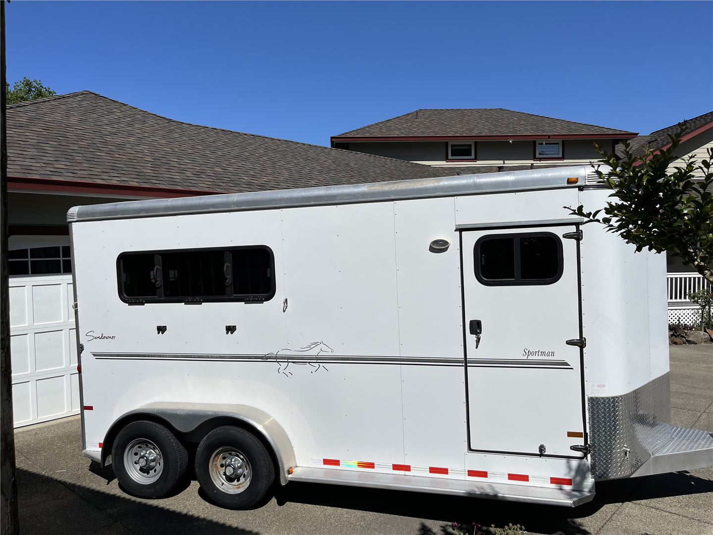 2013 Sundowner Trailers Sportman 3 Horse Triler image 10