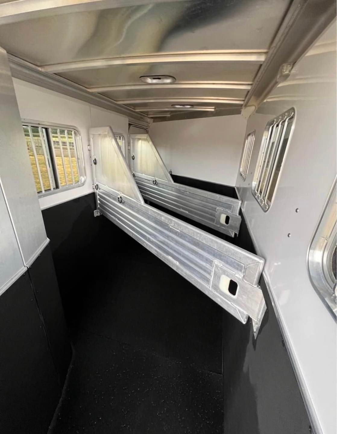 2007 Featherlite 3 horse slant load trailer image 19