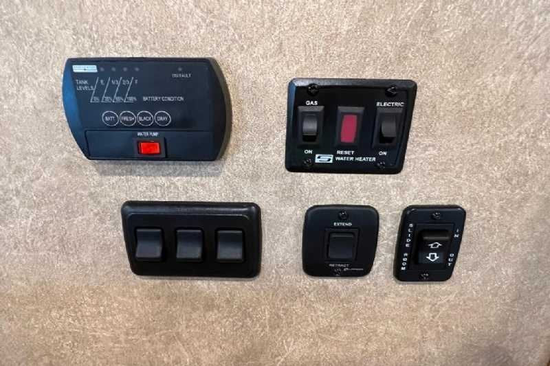 2024 Lakota Charger 8411RKGLQ 4 Horse Trailer with 11′ Short Wall image 14