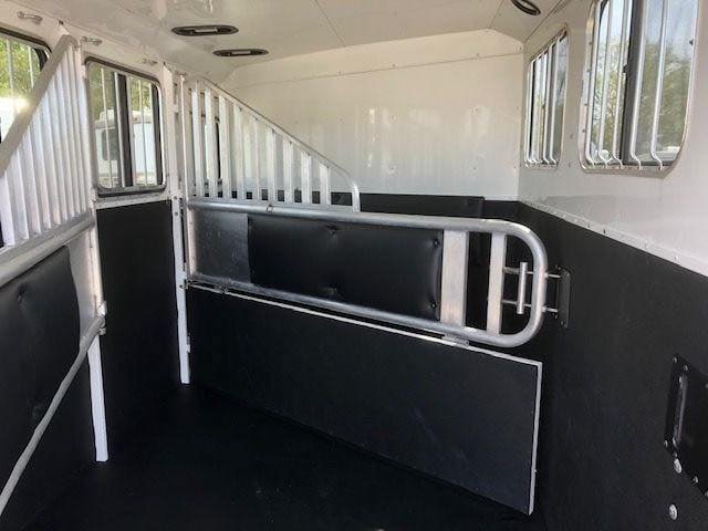 2010 Merhow 3 Horse Slant Load Bumper Pull image 6