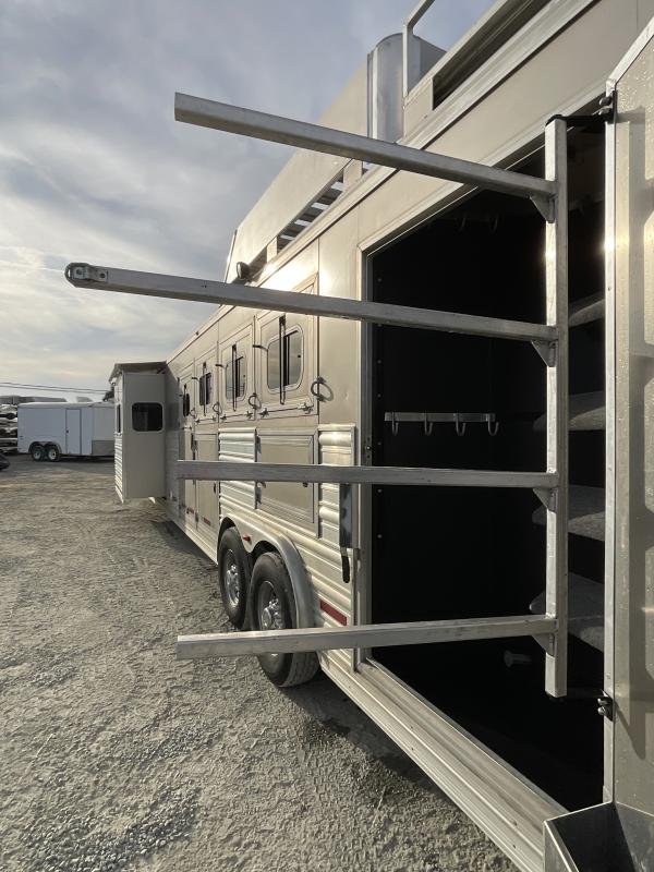 2014 Logan Coach RAZ4GNHDLQ 40′ 4 horse Razor GN Horse Trailer**WITH WALK IN CLOSET** image 34