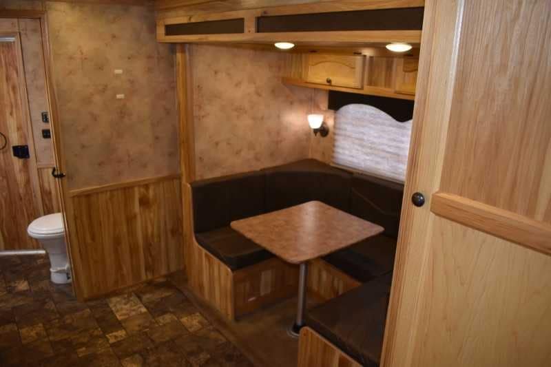 2015 Lakota 8411GLQ 4 Horse Trailer with 11′ Short Wall image 9