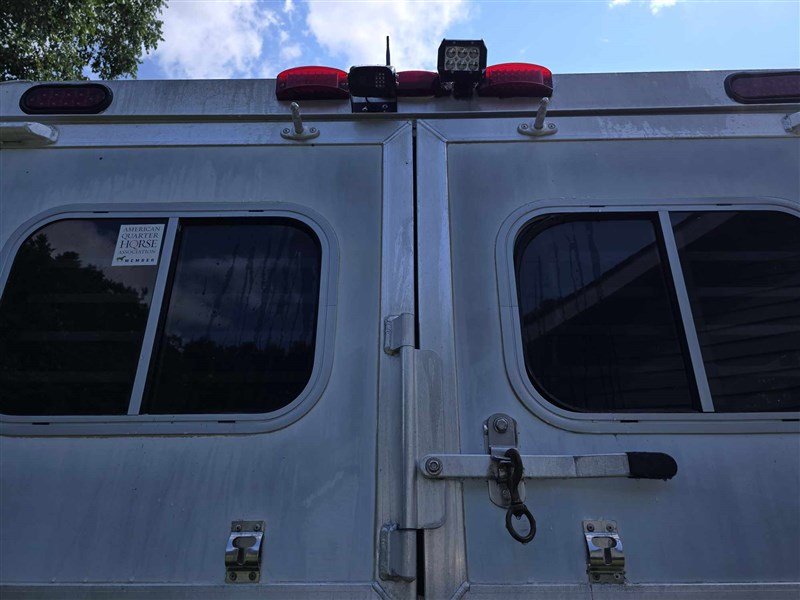 2000 C&C 2 horse Gooseneck image 8