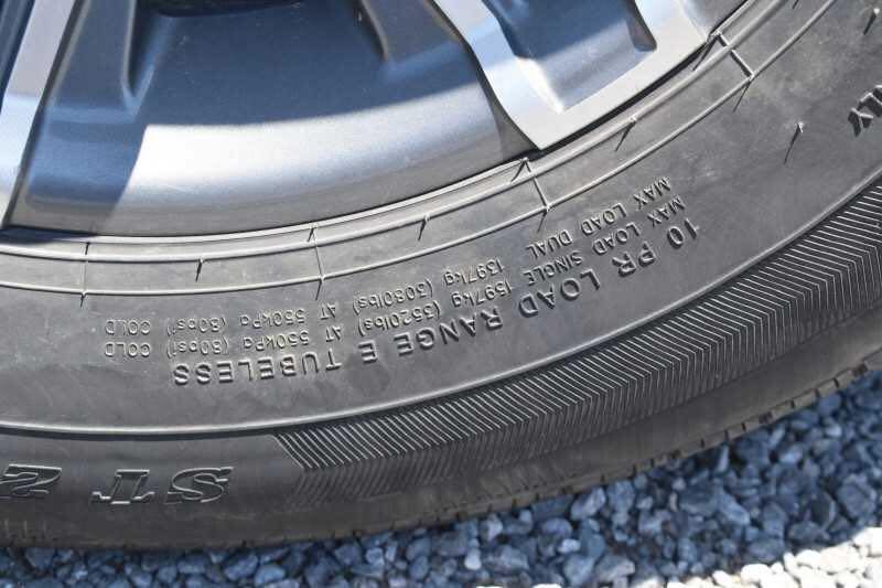 2017 Exiss Escape 7308LQ 3 Horse Trailer with 8′ Short Wall image 28