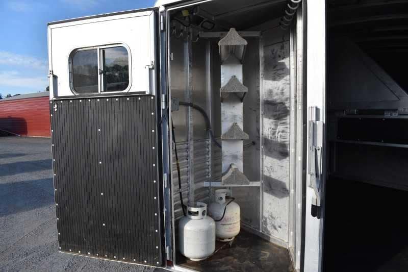 2006 Platinum 8410LQ 4 Horse Trailer with 9′ Short Wall image 20