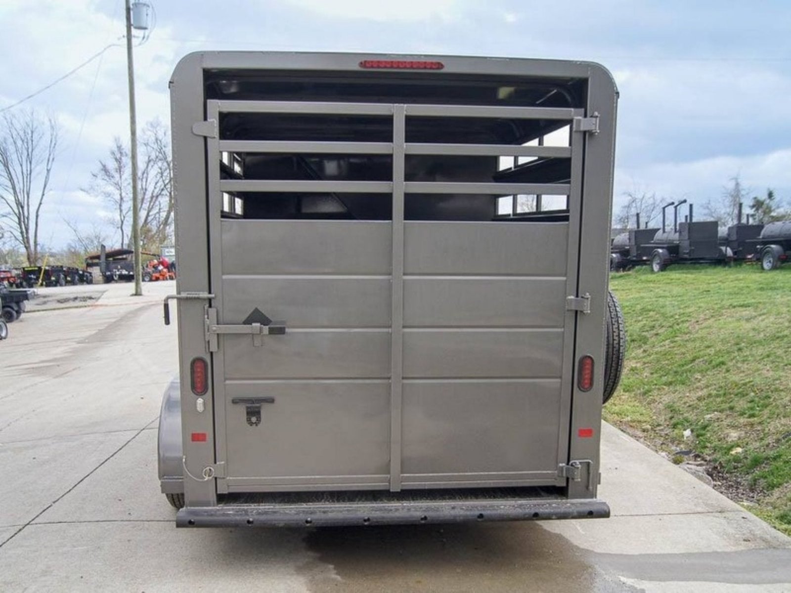 14ft Charcoal Horse Livestock Cattle Trailer (2) 3,500lb Axles with Dressing Room image 5