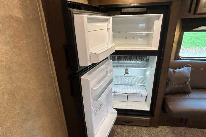 New 2024 Lakota 8313RKBGLQ Charger 3 Horse Trailer with 13′ Short Wall image 18