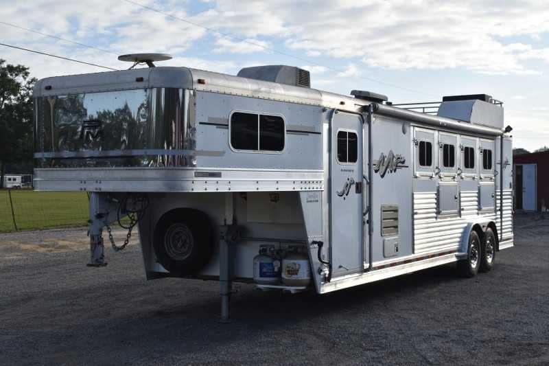 2006 Platinum 8410LQ 4 Horse Trailer with 9′ Short Wall image 4