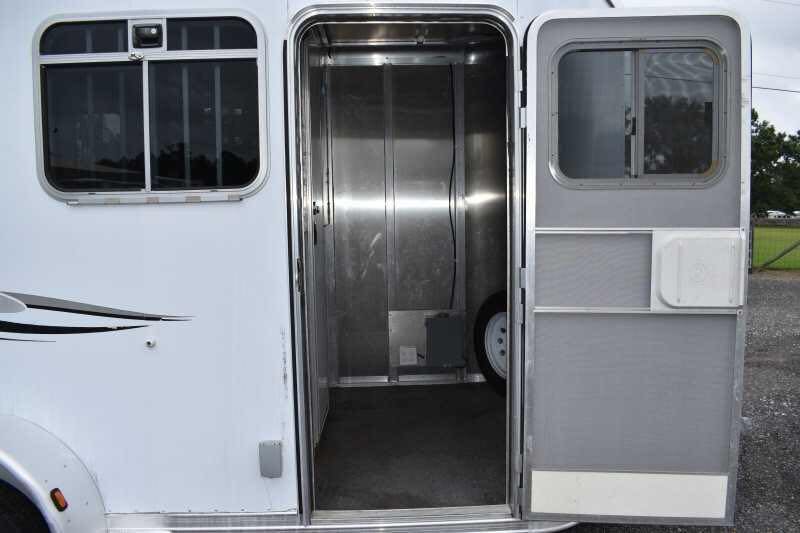 2003 Featherlite 2HST 2 Horse Trailer image 14