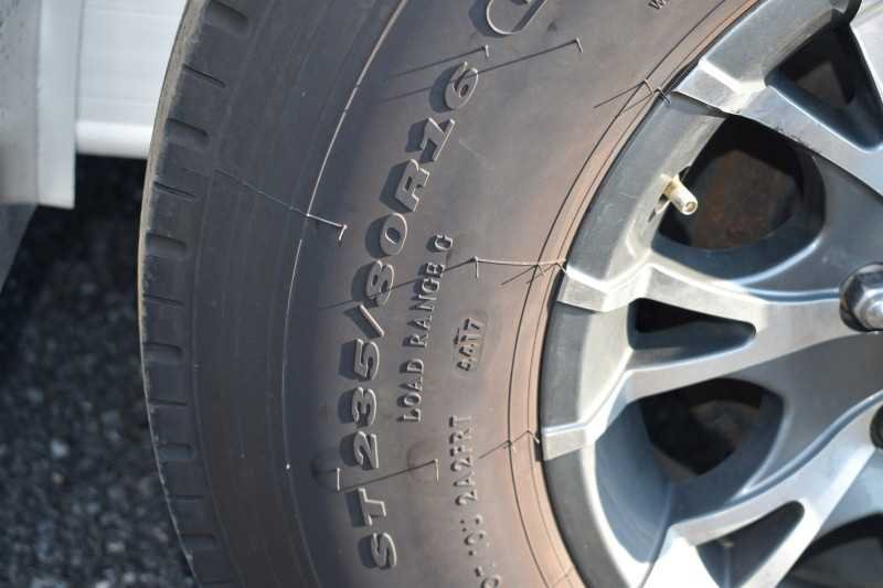 2015 Exiss 7308LQ 3 Horse Trailer with 8′ Short Wall image 27