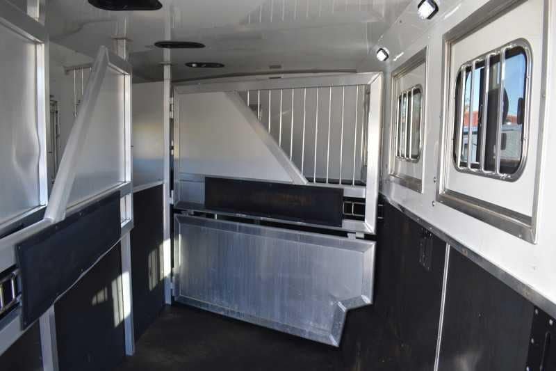 2015 Lakota 8411GLQ 4 Horse Trailer with 11′ Short Wall image 24