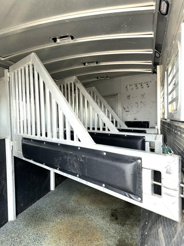 2011 Platinum Coach 4 Horse 15 SW Rear Load Horse Trailer image 11