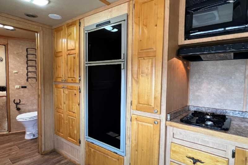 2006 Featherlite 8412LQ 4 Horse Trailer with 12′ Short Wall image 17