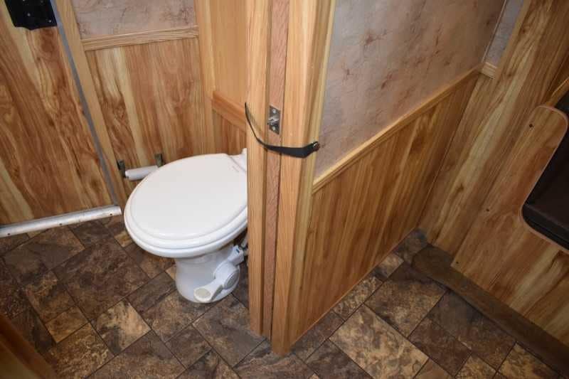 2015 Lakota 8411GLQ 4 Horse Trailer with 11′ Short Wall image 14