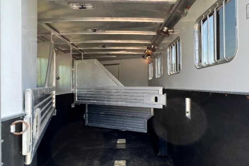 2006 Featherlite 8412LQ 4 Horse Trailer with 12′ Short Wall image 8