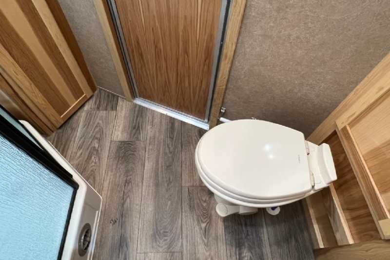 2024 Lakota Charger 8411RKGLQ 4 Horse Trailer with 11′ Short Wall image 9