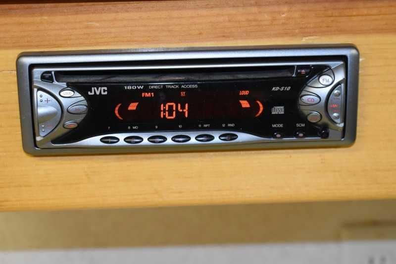 2003 Bloomer 8414LQ 4 Horse Trailer with 14′ Short Wall image 20