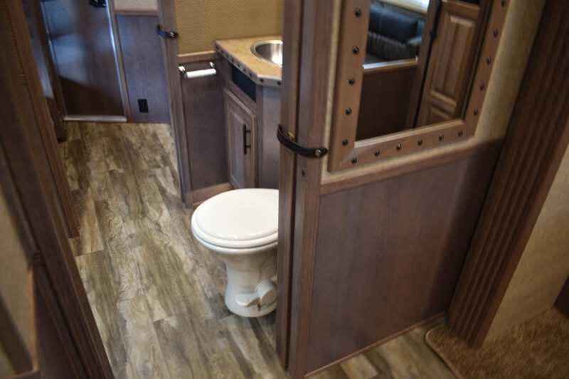 2021 Lakota BigHorn 8519TBB 5 Horse Trailer with 19′ Short Wall image 40