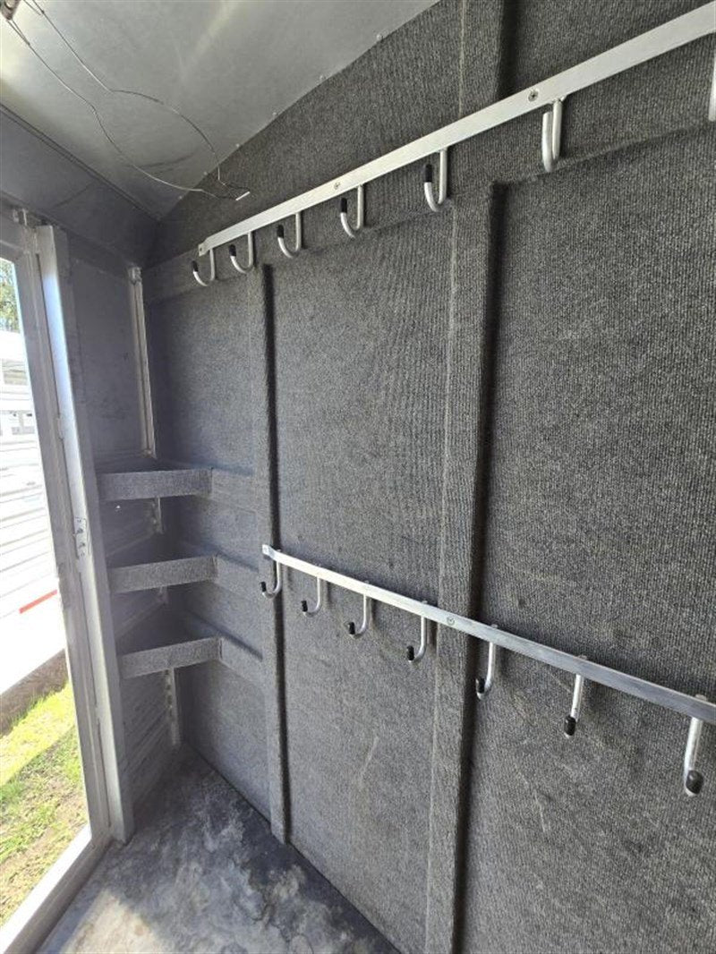 2006 C&C 4 Horse Gooseneck Trailer image 6