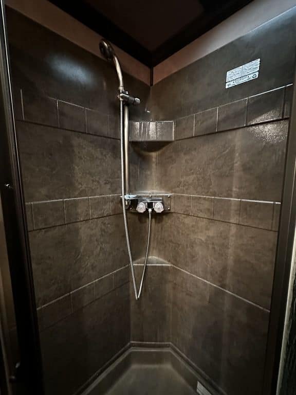 2009 Bloomer Trailers Evolution 10th Anniversary Edition 3-H 11′ LQ image 18