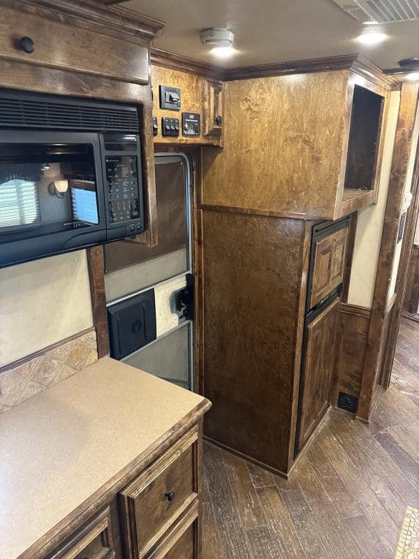 2007 4 Star 4 Horse 14′ Outlaw LQ Slide Out image 15