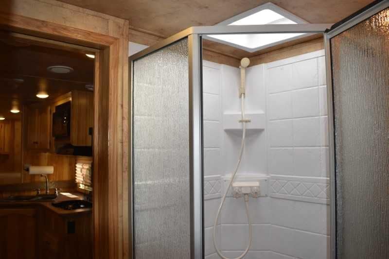 2015 Lakota 8411GLQ 4 Horse Trailer with 11′ Short Wall image 17