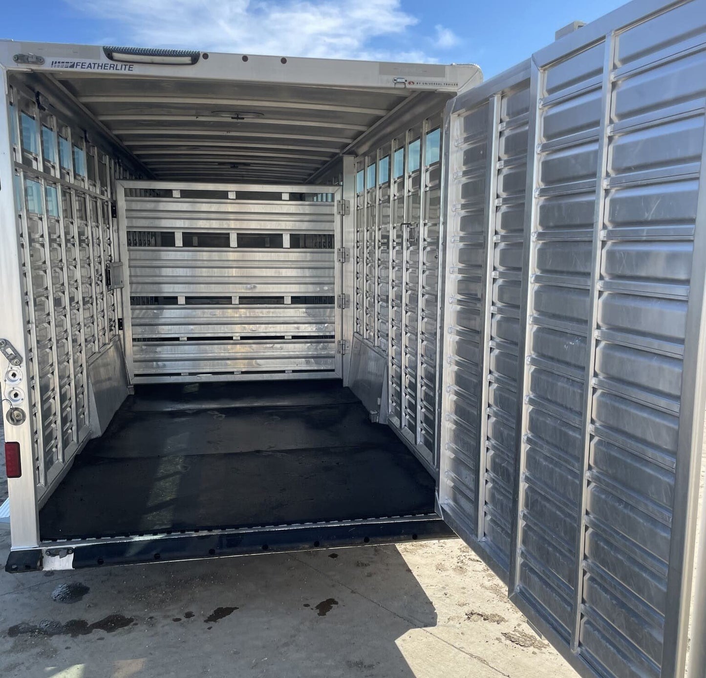 2013 Featherlite 30FT Stock Combo – 3 Compartments image 10