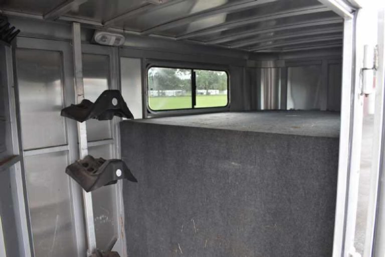 2018 Adam 7304GN 3 Horse Trailer image 6