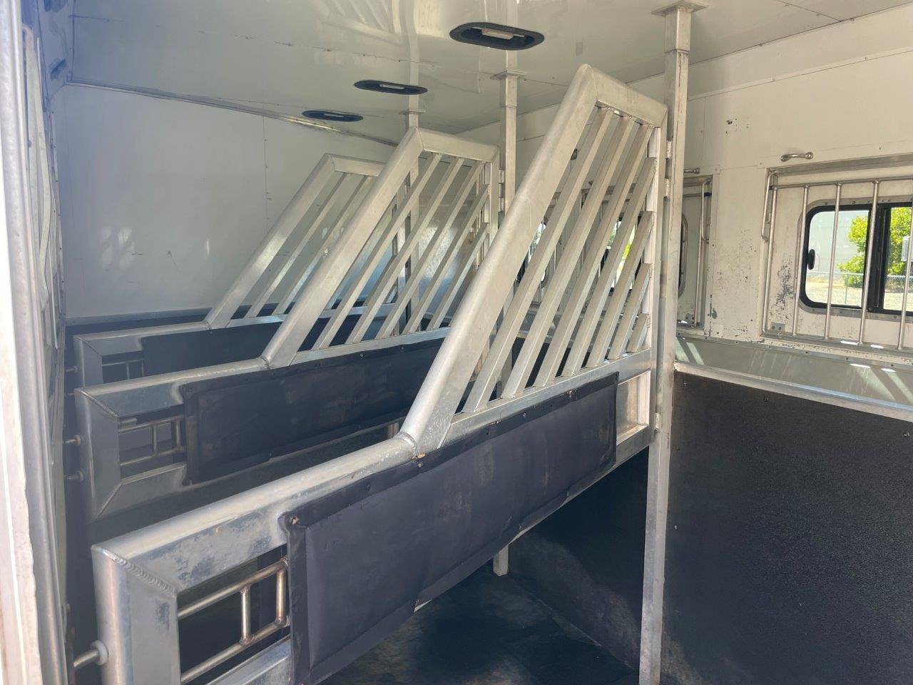 2015 Lakota Bighorn Edition 8414 4 Horse Trailer With Living Quarters “1 Slide” image 8