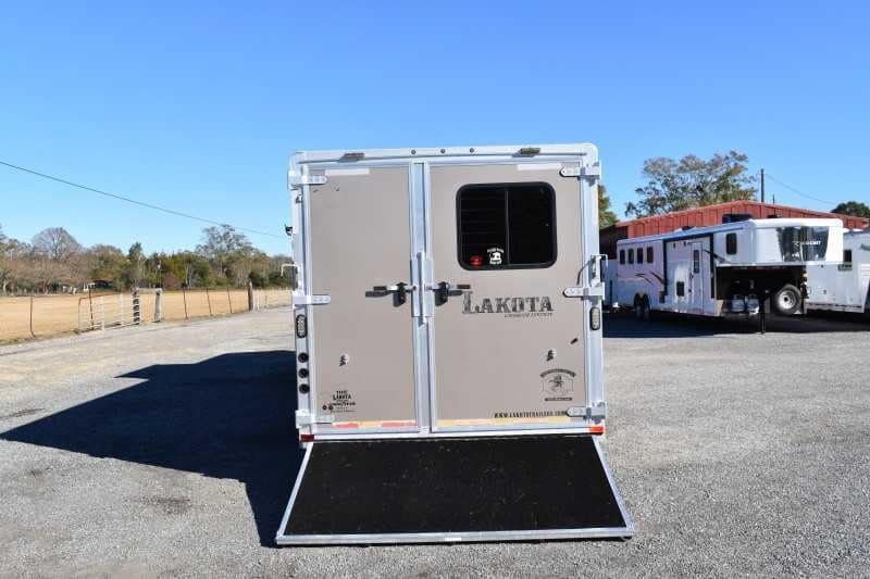 2015 Lakota 8411GLQ 4 Horse Trailer with 11′ Short Wall image 19