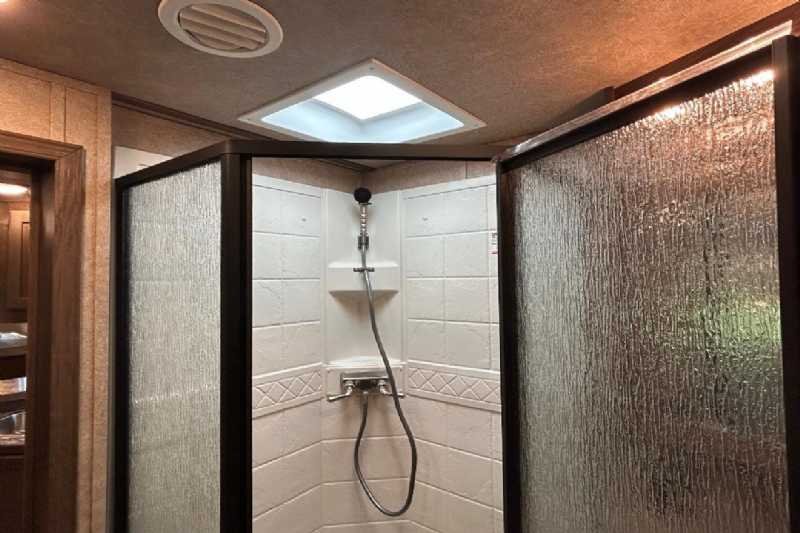 New 2024 Lakota 8313RKBGLQ Charger 3 Horse Trailer with 13′ Short Wall image 23