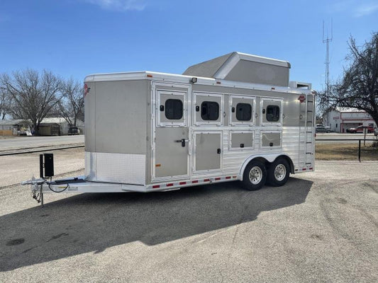 2016 Hart Ultimate 4H Bumper Pull image 0