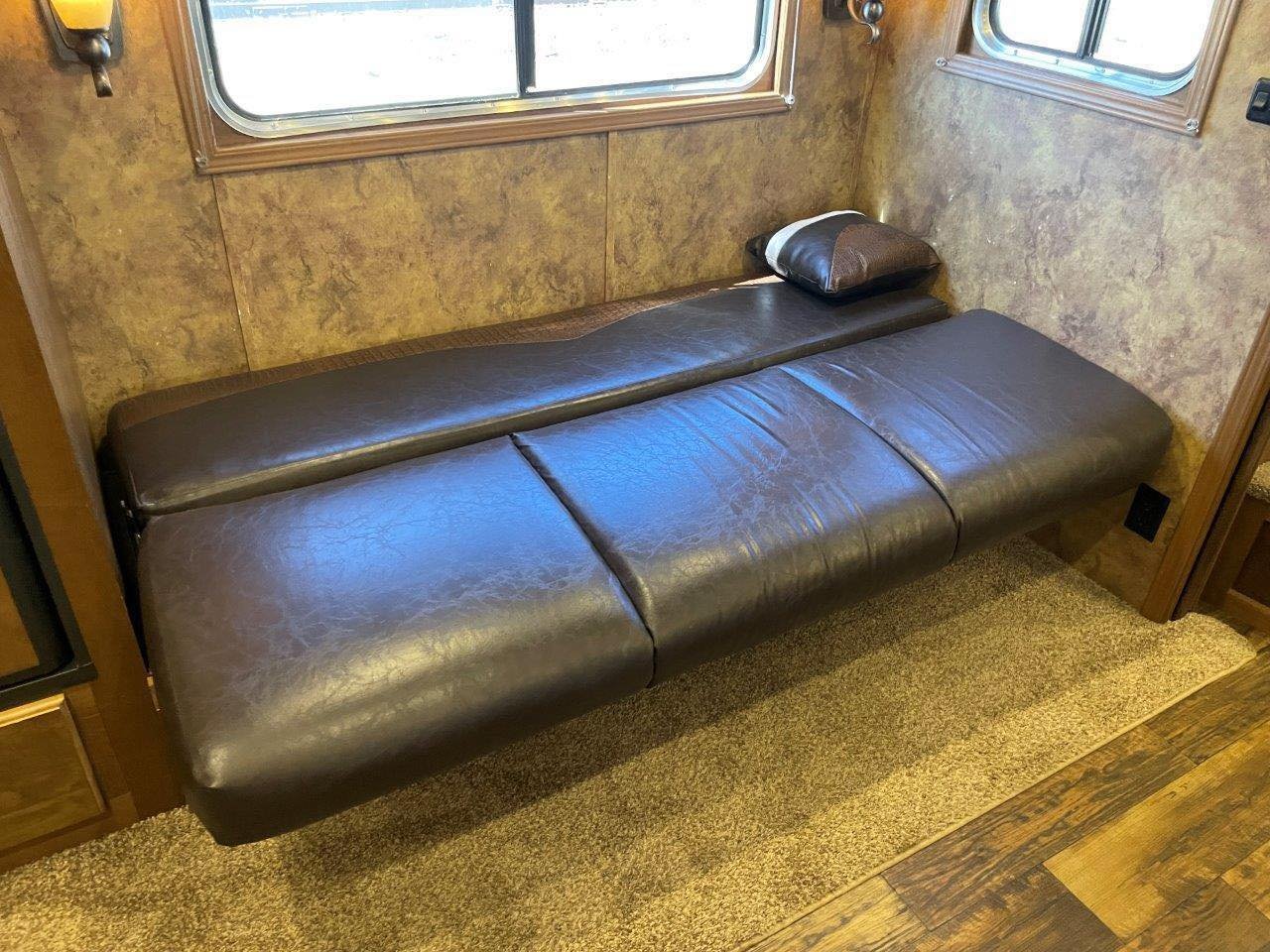 2015 Lakota Bighorn Edition 8414 4 Horse Trailer With Living Quarters “1 Slide” image 14