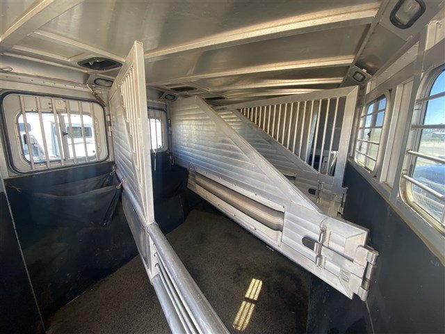 2000 Sooner 4 Horse Bumper Pull SUPER CLEAN image 11