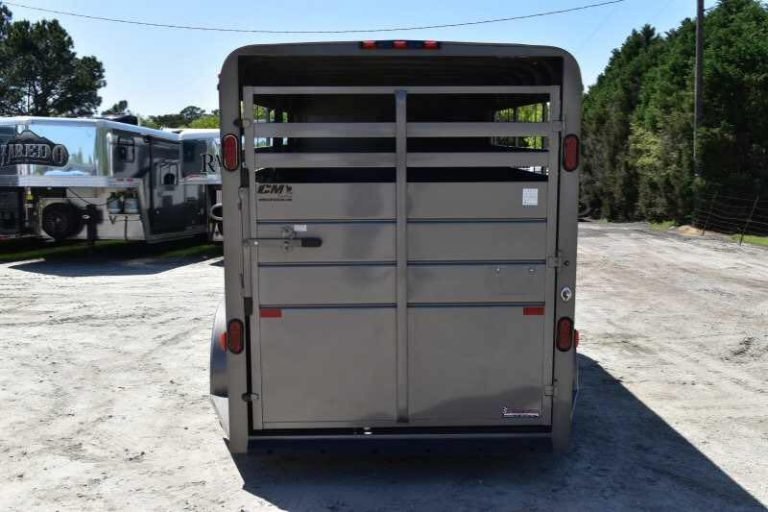 2017 CM 3HSLBP 3 Horse Trailer image 1