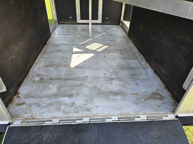 2000 C&C 2 horse Gooseneck image 5