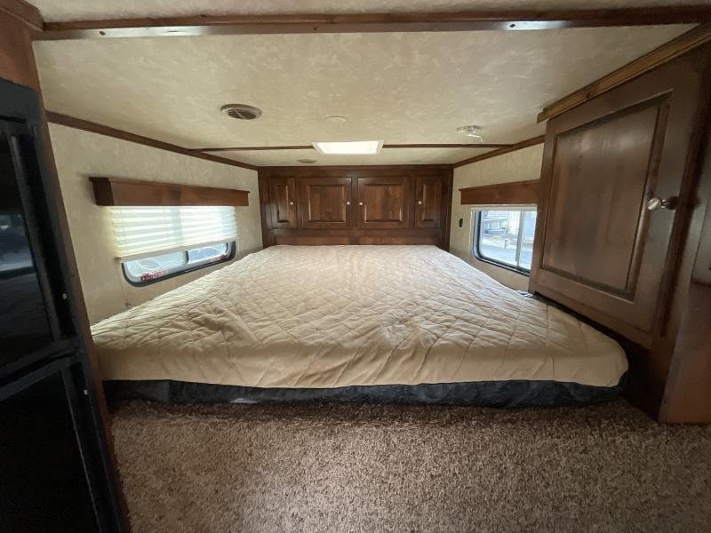2014 Logan Coach RAZ4GNHDLQ 40′ 4 horse Razor GN Horse Trailer**WITH WALK IN CLOSET** image 15