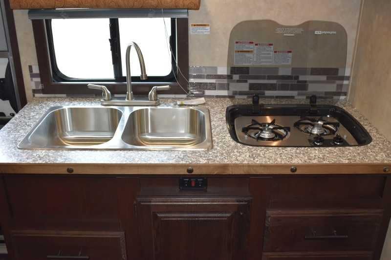 2020 Bison Laredo 3 Horse Trailer with 11′ Short Wall image 13