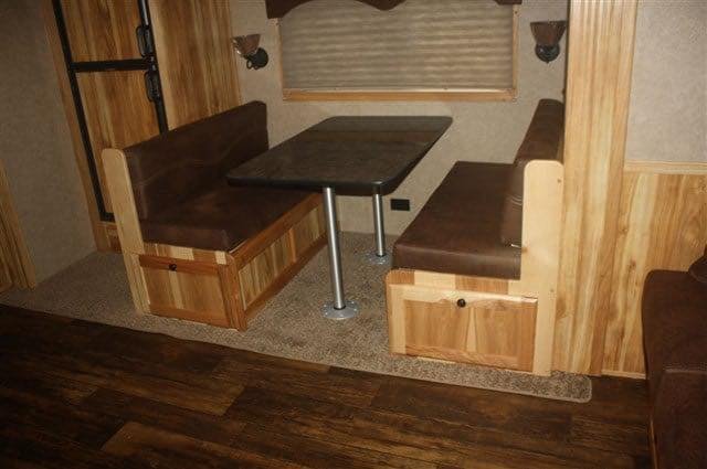 2019 Lakota Charger 4 Horse LQ with 15′ Short Wall image 17