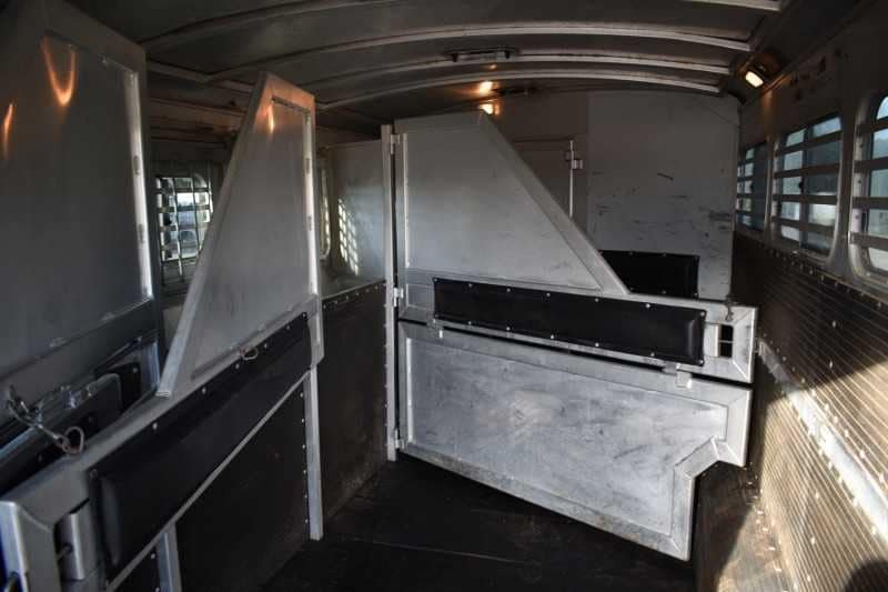 2006 Platinum 8410LQ 4 Horse Trailer with 9′ Short Wall image 25