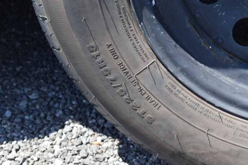 2000 Sundowner 7204GNST 2 Horse Trailer image 11